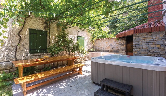 Awesome home in Tucepi with sauna