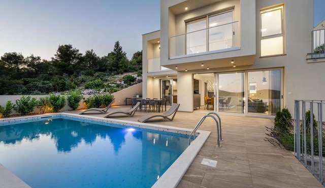 Awesome home in Zaboric