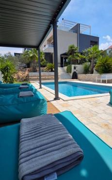 Azure Pool House Murter in Murter