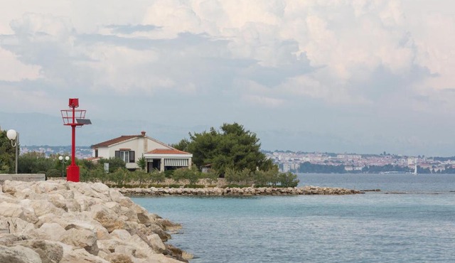 Beach apartment M & B in Poljana