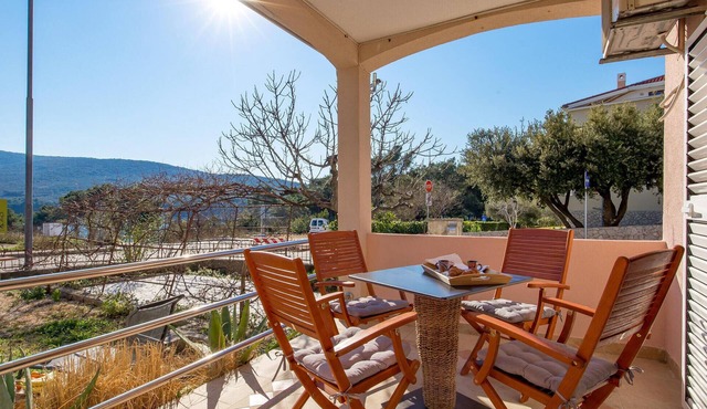 Beach front apartment in Cres with WiFi