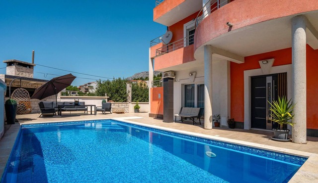 Beach front apartment in Solin