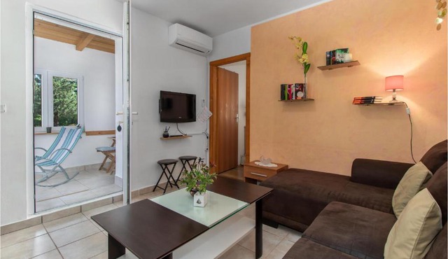 Beach Front Apartment In Smrika in Šmrika