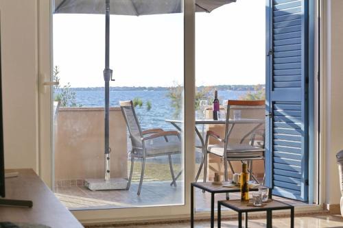 Beach front Holiday home Victoria in beautiful nature - by TA Leut Agency