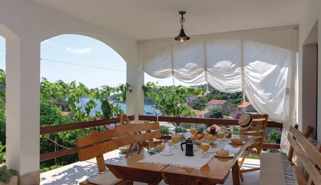 Beach front home in Grscica with house sea view