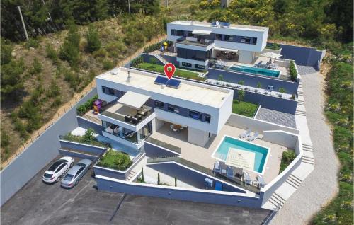 Beach Front Home In Omis With Sauna in Omiš