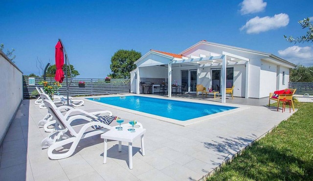 Beach front home in Pula