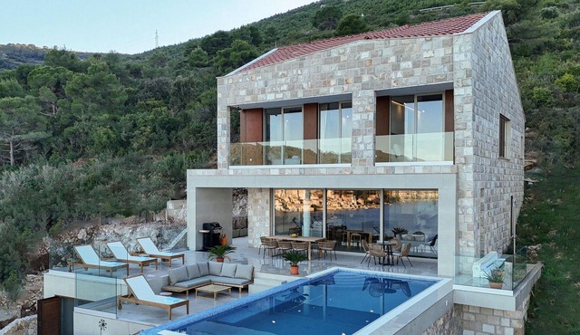 Beach front home in Vis with sauna in Vis