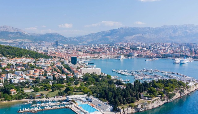 Beachfront apartment Drazen, with garden and parking