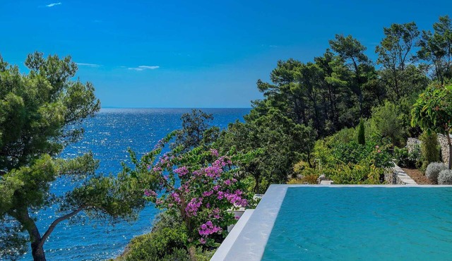 Beachfront Villa Crystal Bay with Pool