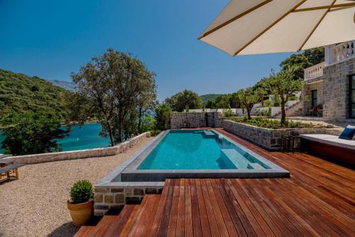Beachfront Villa Feodora Grande with Pool in Korčula