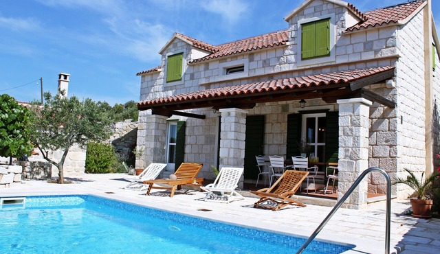 Beautiful 3 Bedroom Dalmatian Stone House With a Heated Private Pool