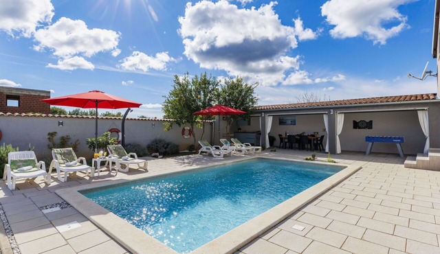 Beautiful apartment for 6 people with private pool, WIFI, A/C, TV, terrace and pets allowed