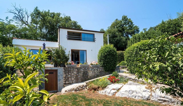 Beautiful apartment for 2 guests with WIFI, A/C, TV, terrace and pets allowed in Opatija