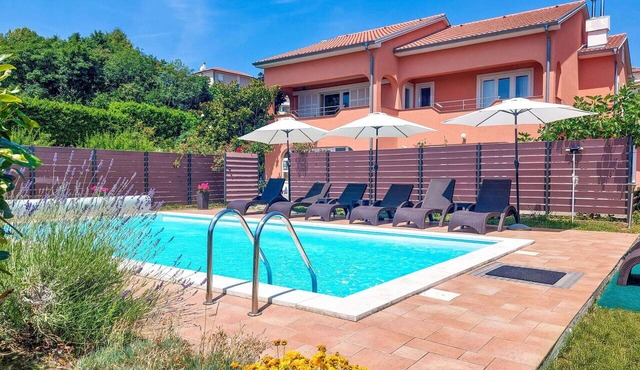 Beautiful apartment for 2 people with pool, WIFI, A/C, TV, terrace and pets allowed in Rijeka