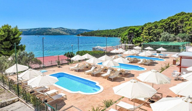 Beautiful apartment for 5 people with pool, WIFI, A/C, TV, terrace and pets allowed in Solin