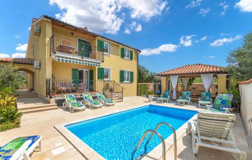 Beautiful Apartment In Fondole in Fondole