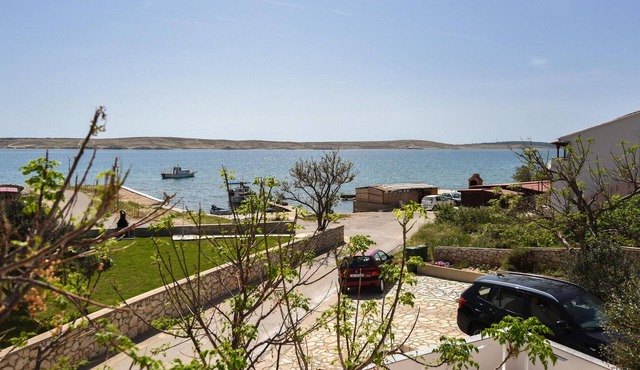 Beautiful apartment in Kustici with WiFi