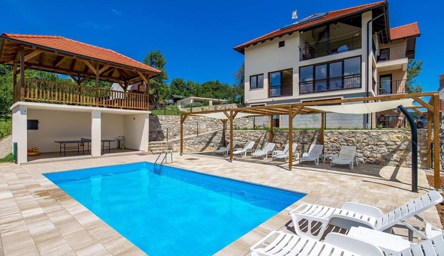Beautiful apartment in Rakovica with WiFi in Rakovica
