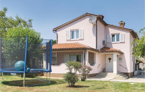Beautiful Apartment In Marcana With Wifi