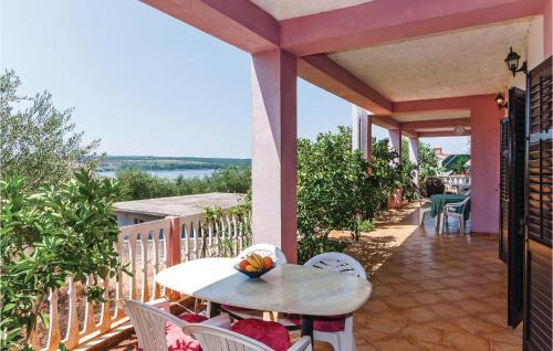 Beautiful Apartment In Posedarje With Wifi