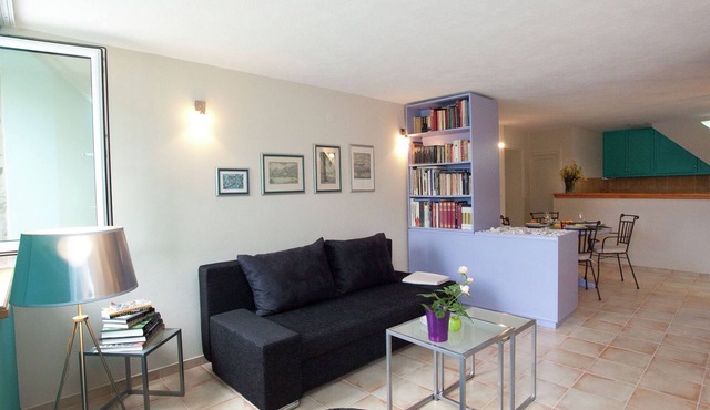 Beautiful holiday home on the island Brac, with the sea and a small beach in front of the door!