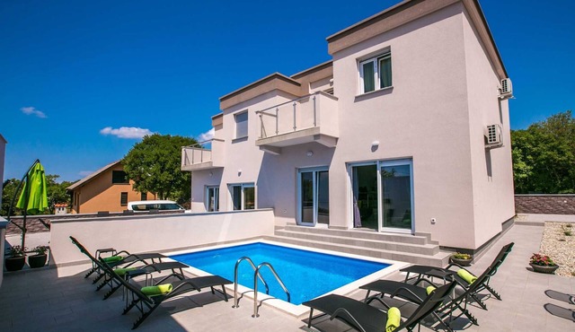 Beautiful holiday house MARIS I with pool in Skrpcici