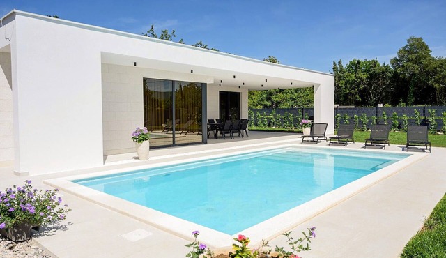 Beautiful home in Donji Prolozac