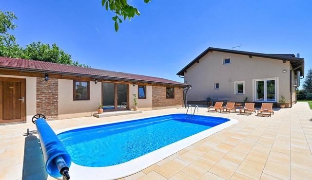 Beautiful home in Bjelovar with sauna