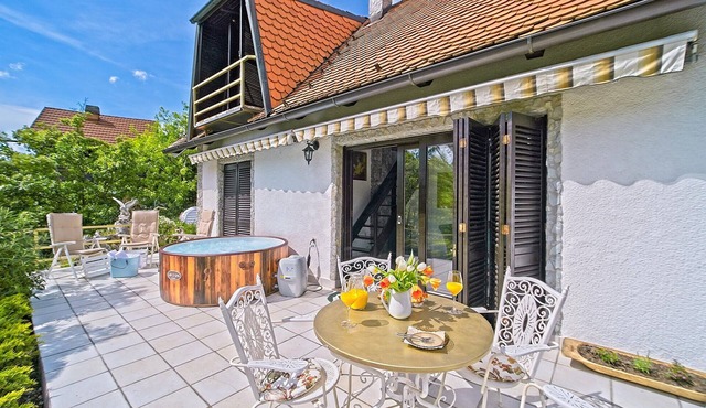 Beautiful home in Donji Zvecaj with WiFi