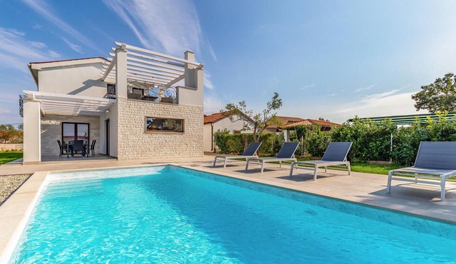Beautiful home in Hrboki