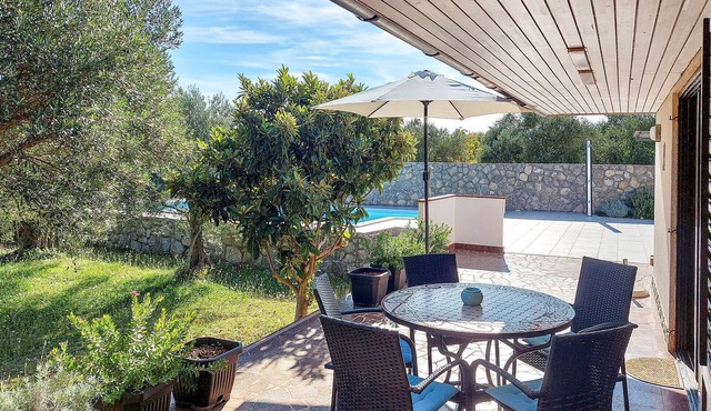 Beautiful home in Kornic