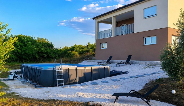 Beautiful home in Lovinac