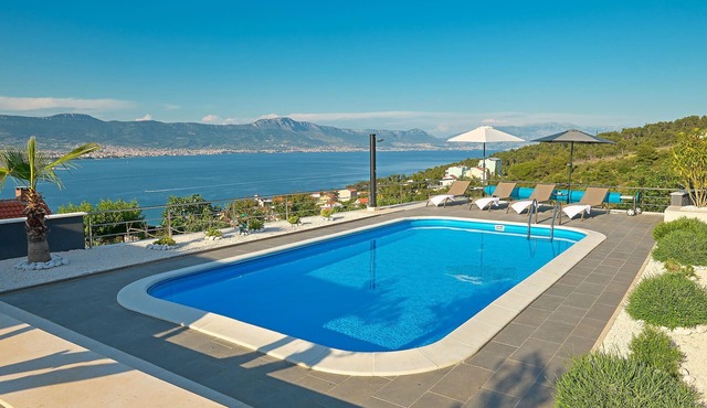 Beautiful home in Mastrinka in Mastrinka