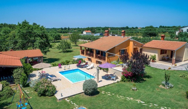 Beautiful home in Muntic in Muntic
