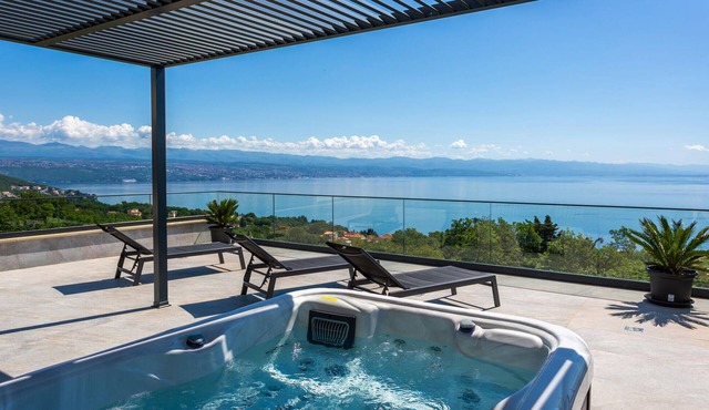 Beautiful home in Opric with WiFi