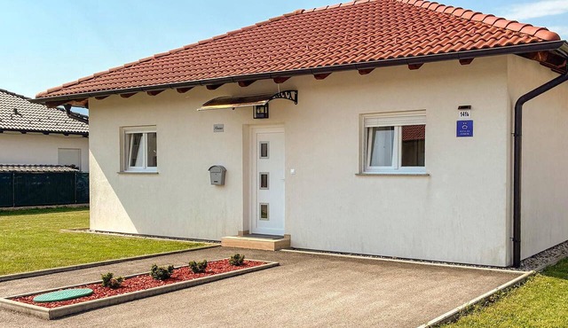 Beautiful home in Oroslavje with WiFi