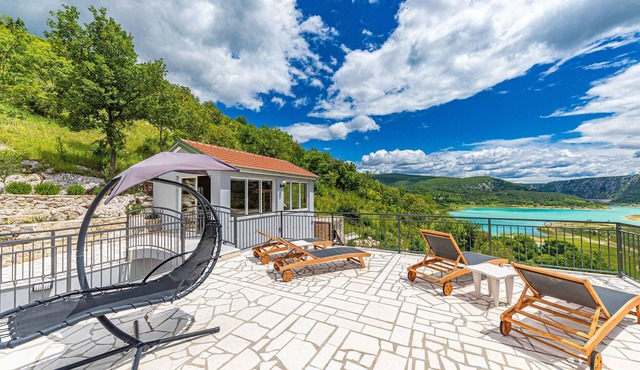 Beautiful home in Ricice with sauna in Ricice