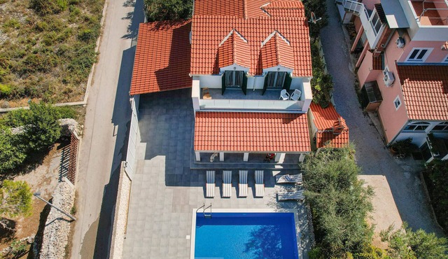 Beautiful home in Sevid