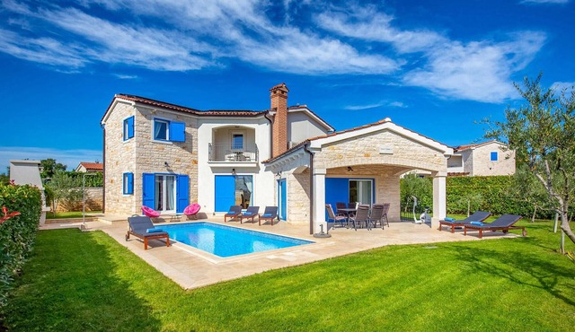 Beautiful home in Tar in Tar