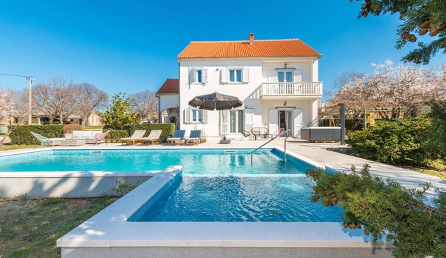 Beautiful home in Tinj