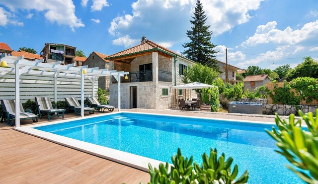Beautiful home in Zagvozd with sauna in Zagvozd