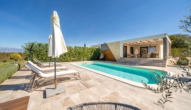 Beautiful home in Zerava