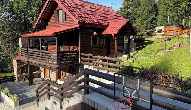Beautiful private villa for 6 people with WIFI, private pool, hot tub, TV and terrace