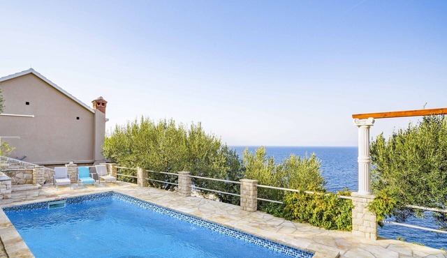 Beautiful private villa for 9 guests with private pool, A/C, WIFI, TV and terrace