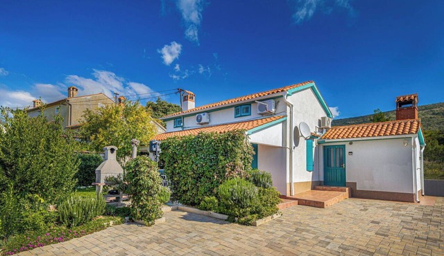 Beautiful private villa for 4 people with A/C, WIFI, TV and terrace