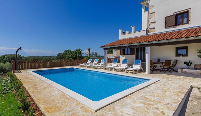 Beautiful private villa for 6 guests with A/C, private pool, WIFI, TV and terrace in Jadreški