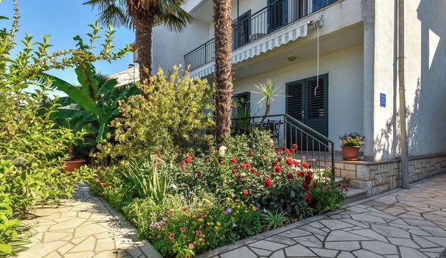 Beautiful private villa for 8 guests with A/C, WIFI, TV and terrace