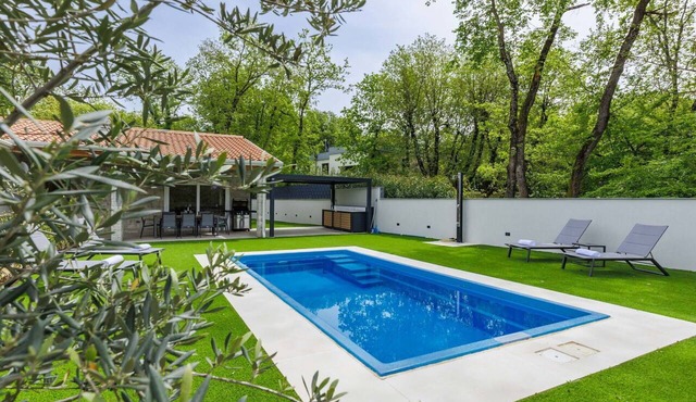 Beautiful private villa for 8 guests with WIFI, A/C, private pool, TV and terrace