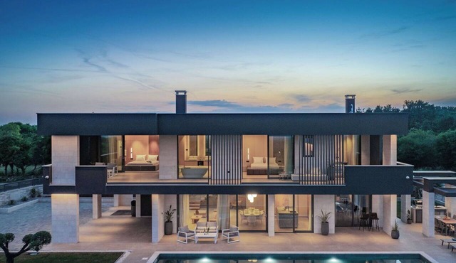 Beautiful private villa for 6 guests with A/C, private pool, WIFI, TV and terrace